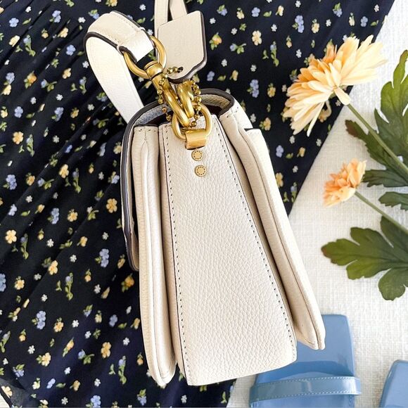 Authentic Coach Cassie crossbody. - Picture 6 of 16